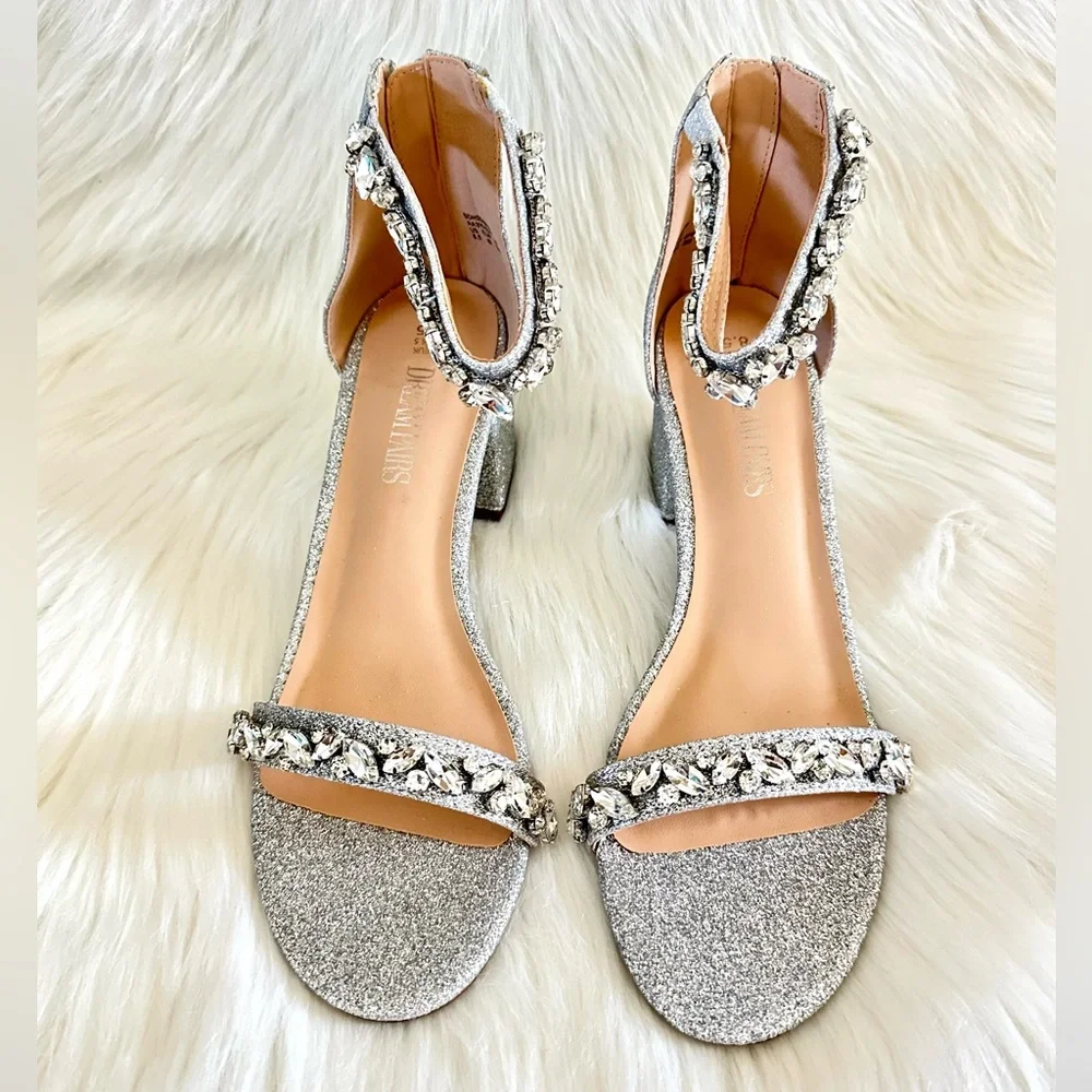 NWOT DREAM PAIRS Women's Low Chunk Heel Silver Sparkling Prom Sandals Size 8.5